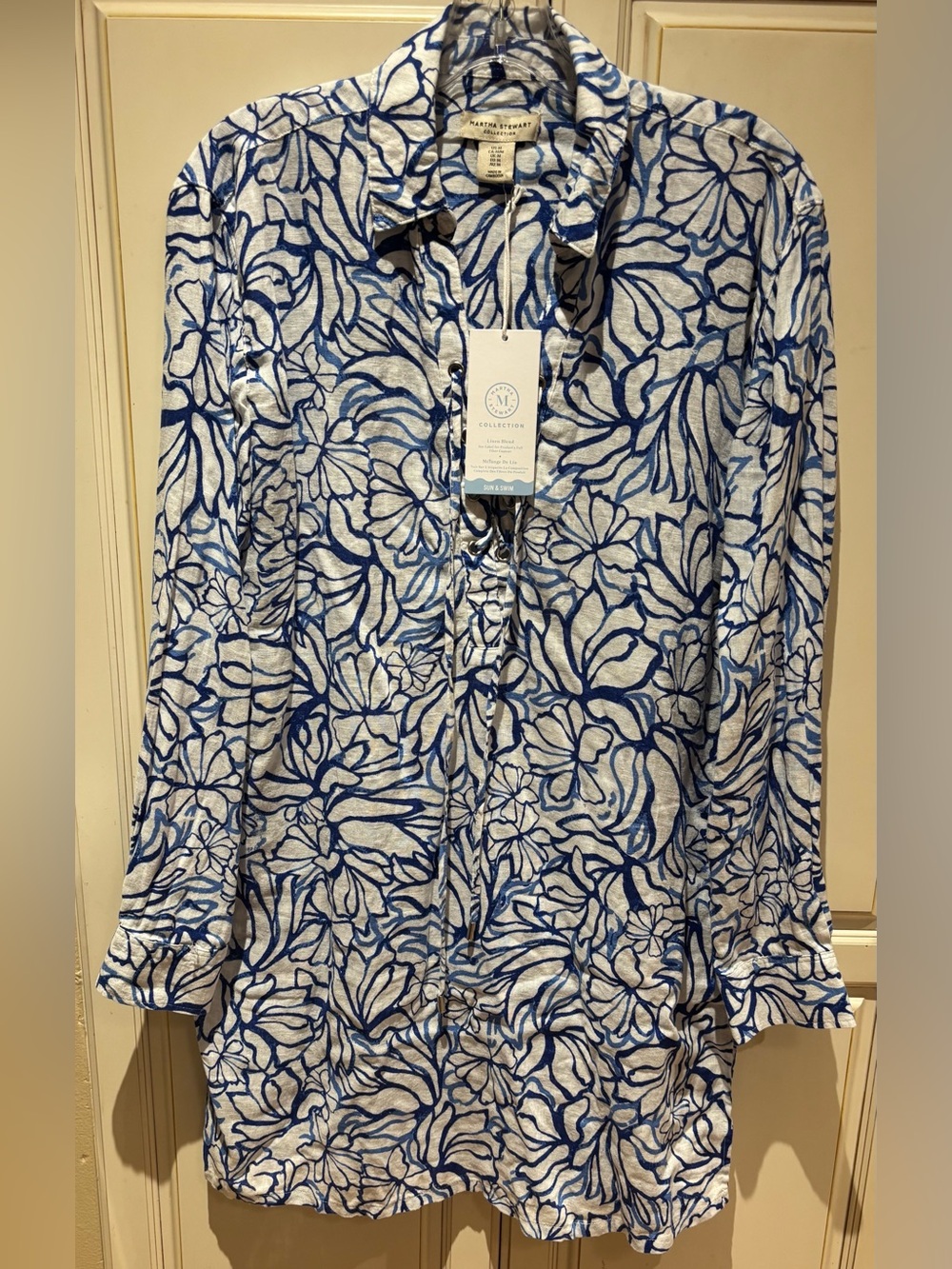 NWT Martha Stewart Collection white and blue botanical floral tunic Size M